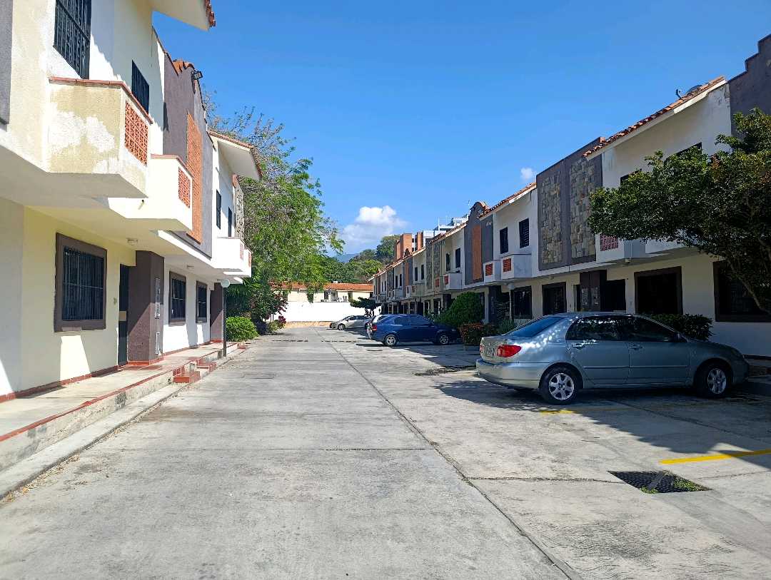 Thownhouse en Venta Naguanagua Urb.Tazajal DS-9756105 - Foto 3