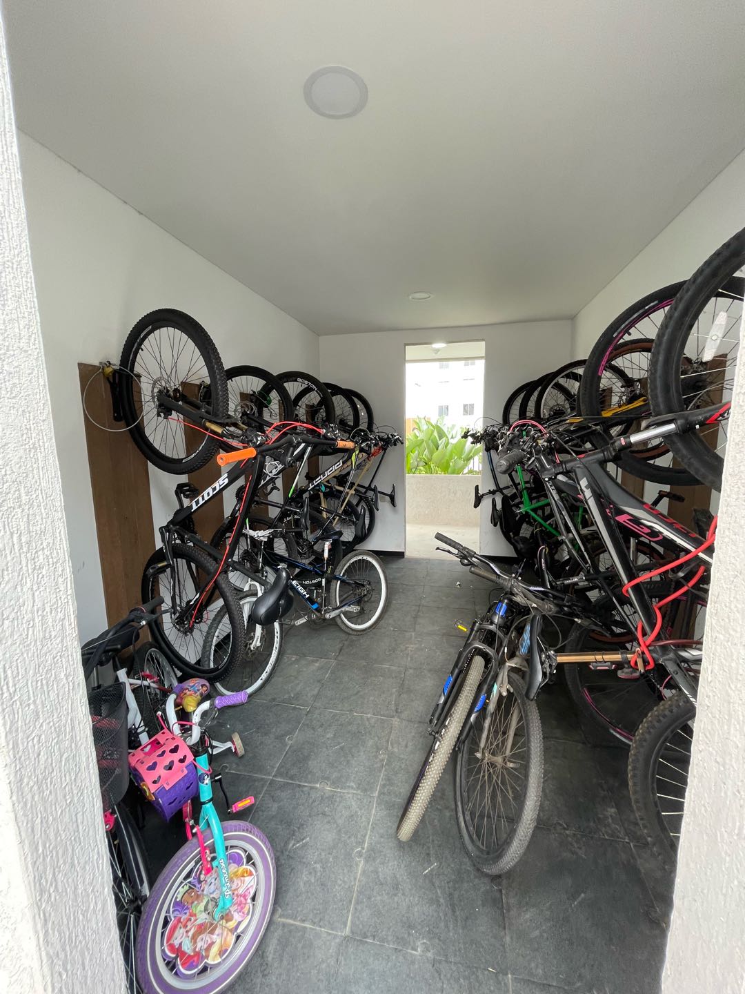 VENDO APARTAMENTO EN 60m2 piso 8 con parquedero en Kachipay