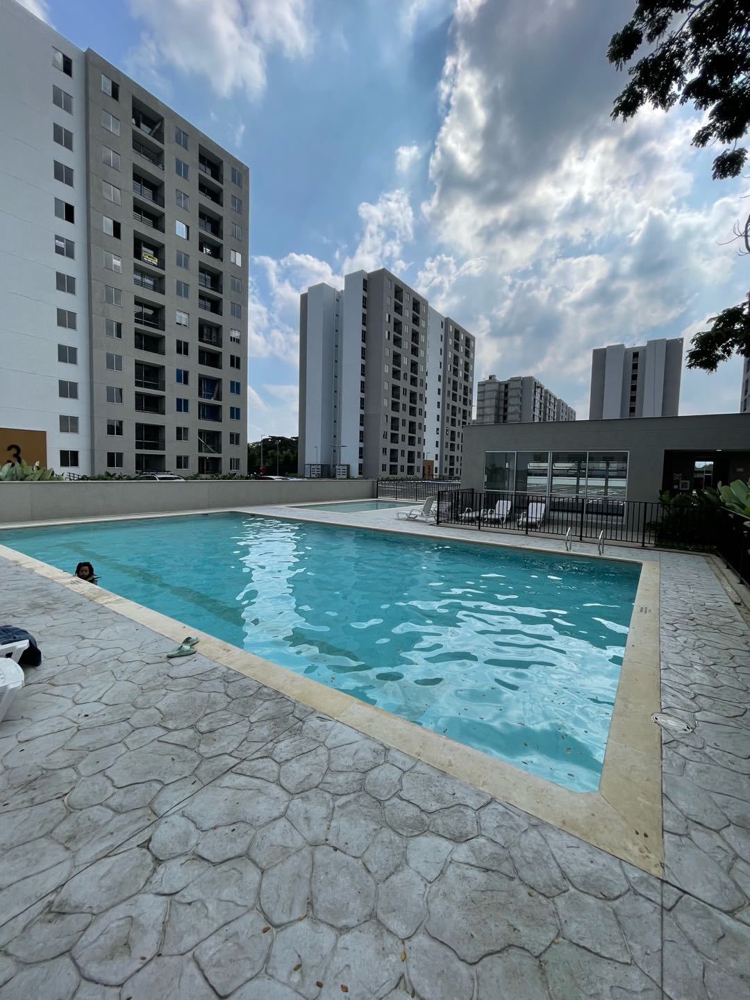 VENDO APARTAMENTO EN 60m2 piso 8 con parquedero en Kachipay
