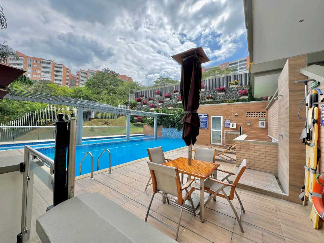 Vendo apartamento en el barrio Los Cristales, Condominio Tierra Alta