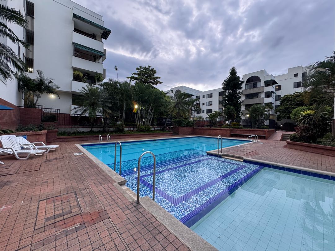 VENDO APARTAMENTO EN MULTCENTRO 127m3 piso3