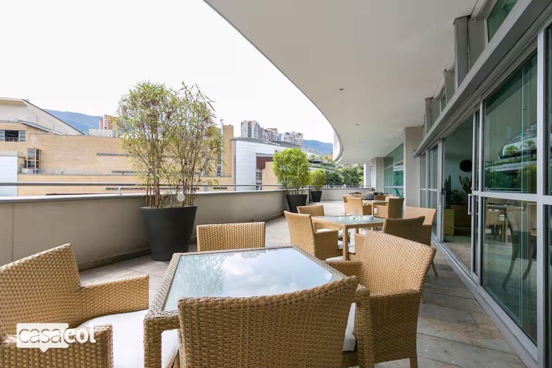 Vendo apartamento oviedo el poblado Medellín