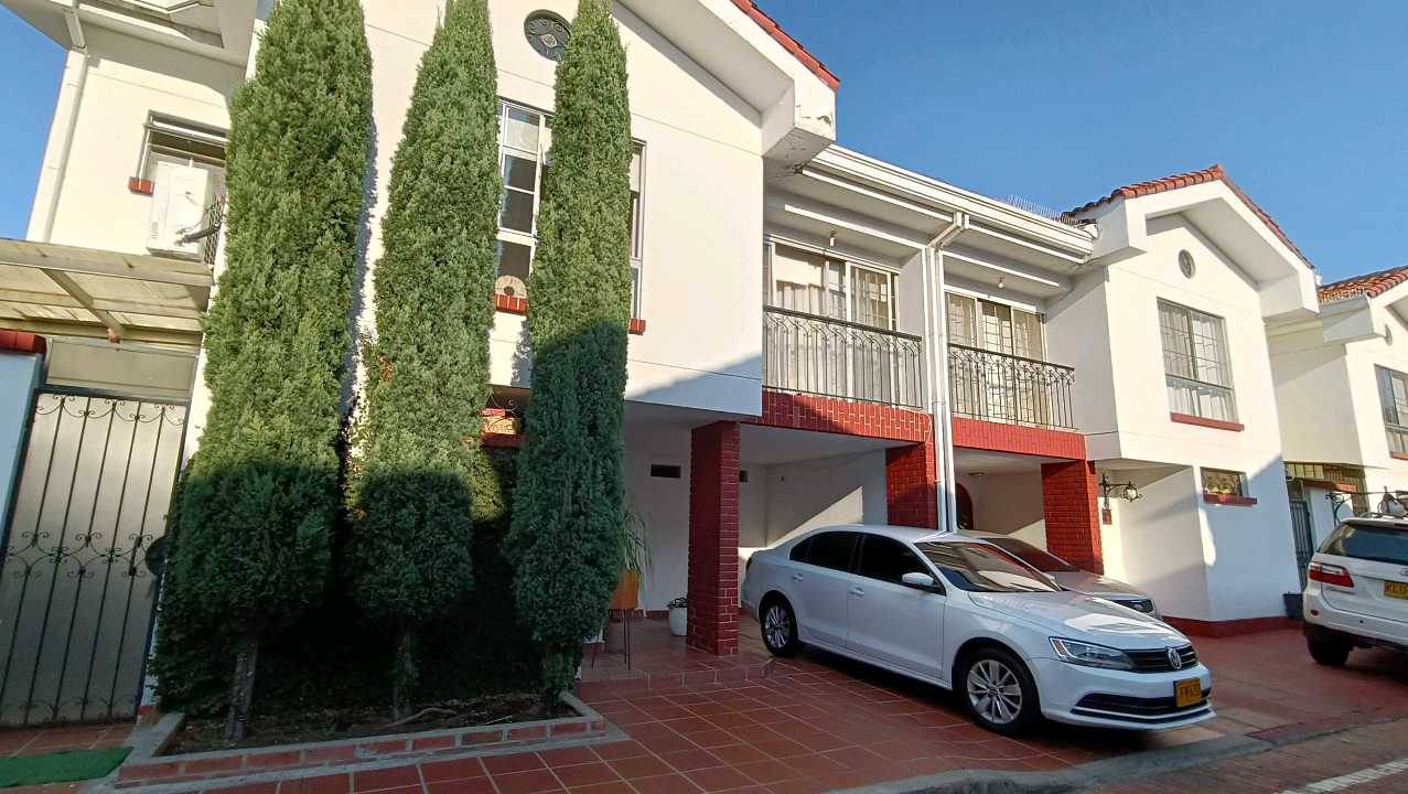 VENDO CASA EN CONDOMINIO 2 PISOS  CIUDAD JARDIN CALI W9718275 ISA-P