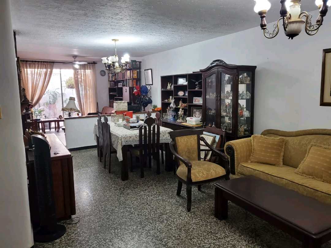 VENDO CASA 2 PISOS PAMPALINDA CALI W9708334 ISA-P