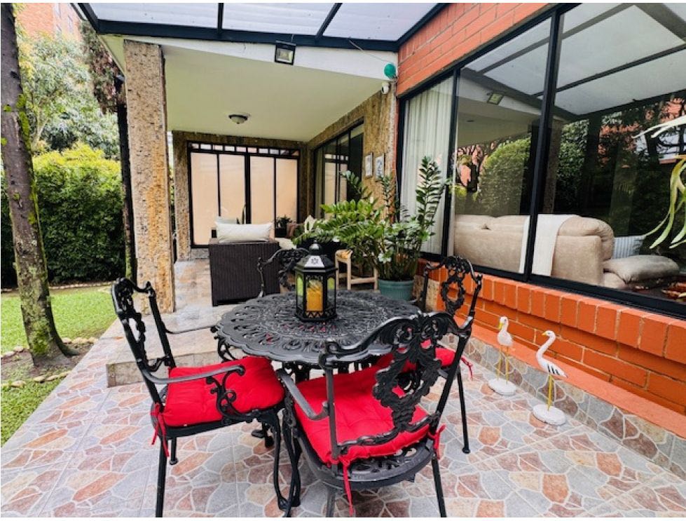 Vendo casa el poblado loma  parra unidad cerrada. Medellin. ✅