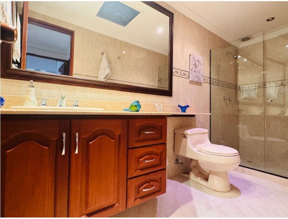 Vendo casa el poblado loma  parra unidad cerrada. Medellin. ✅