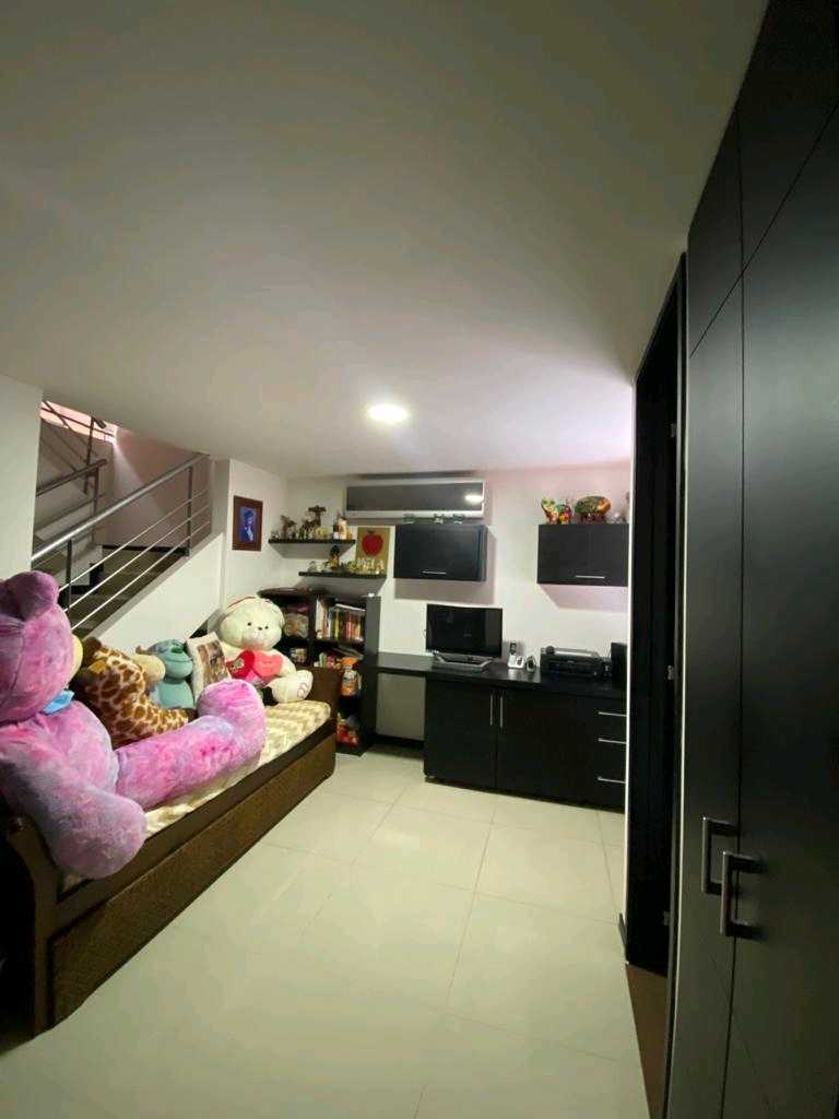 VENDO CASA EN CONDOMINIO FARALLONES DE PANCE  W9686137 ISA-L