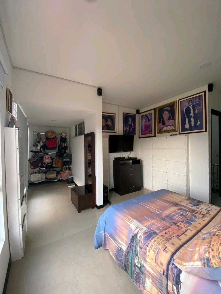 VENDO CASA EN CONDOMINIO FARALLONES DE PANCE  W9686137 ISA-L