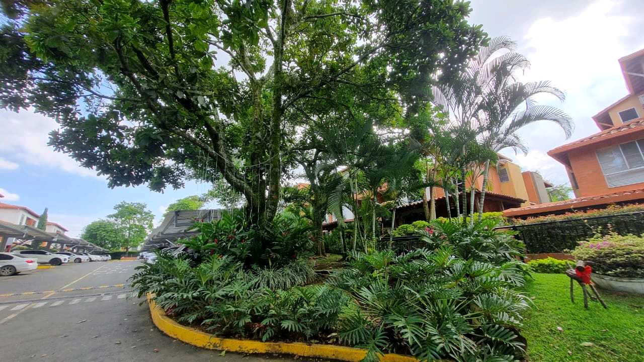 VENDO CASA EN CONDOMINIO FARALLONES DE PANCE  W9686137 ISA-L
