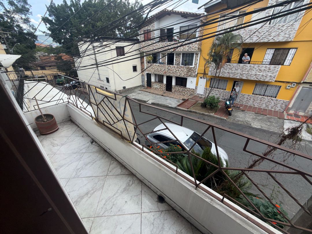 VENDO CASA EN FLORESTA LA PRADERA
