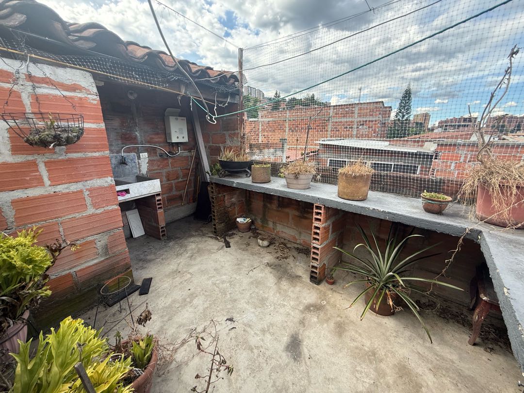 VENDO CASA EN FLORESTA LA PRADERA