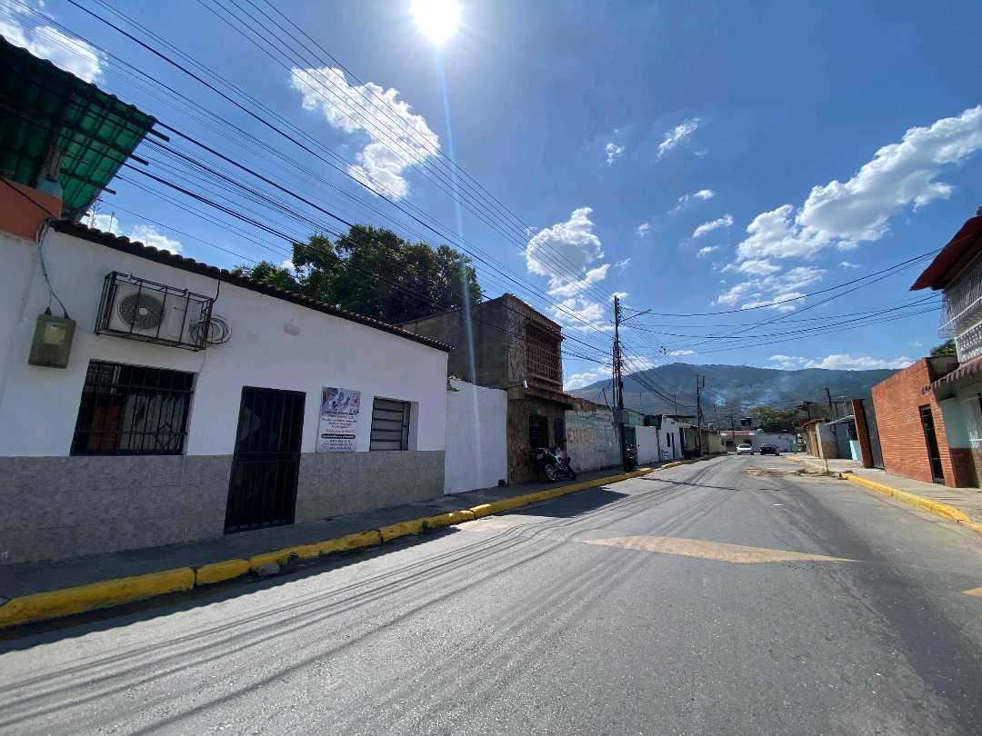 Casa en venta Naguanagua Rivas Dávila c/c Av universidad HV-9775012 - Foto 1