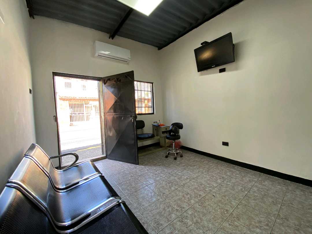 Casa en venta Naguanagua Rivas Dávila c/c Av universidad HV-9775012 - Foto 3