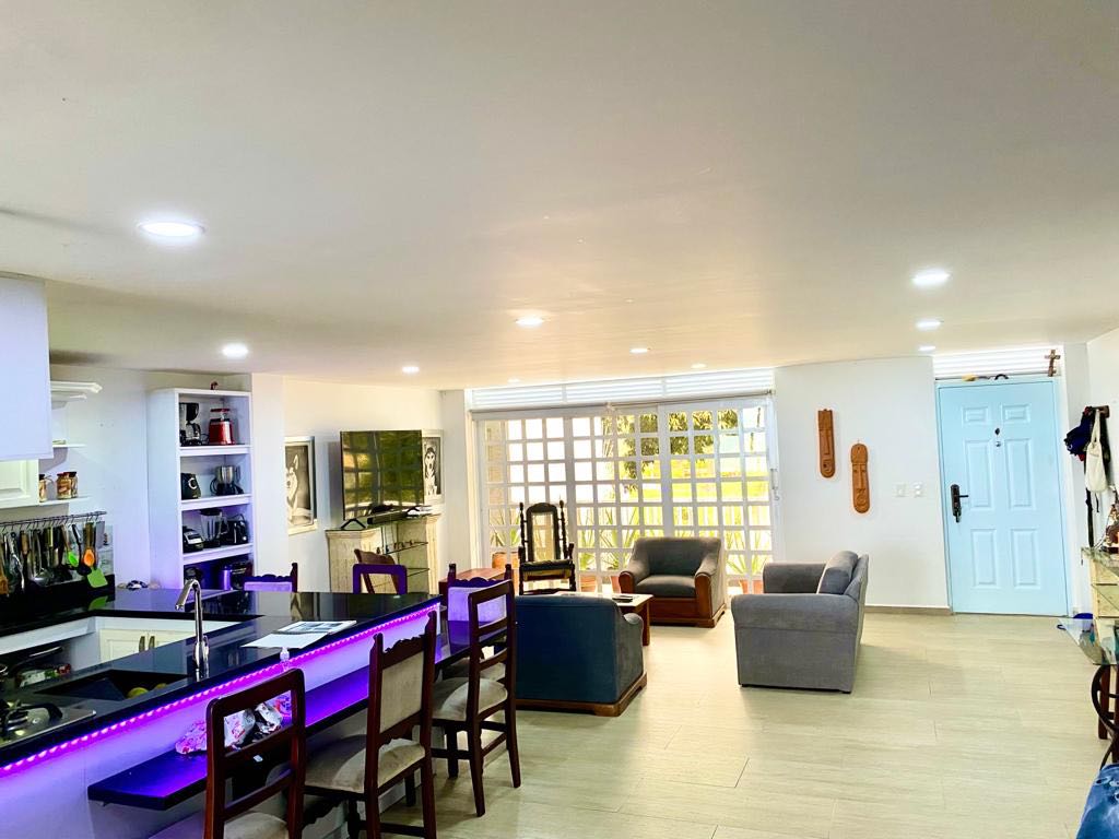 Vendo Casa en Santa Monica con Parqueadero y Jacuzzi — foto 2 de 10