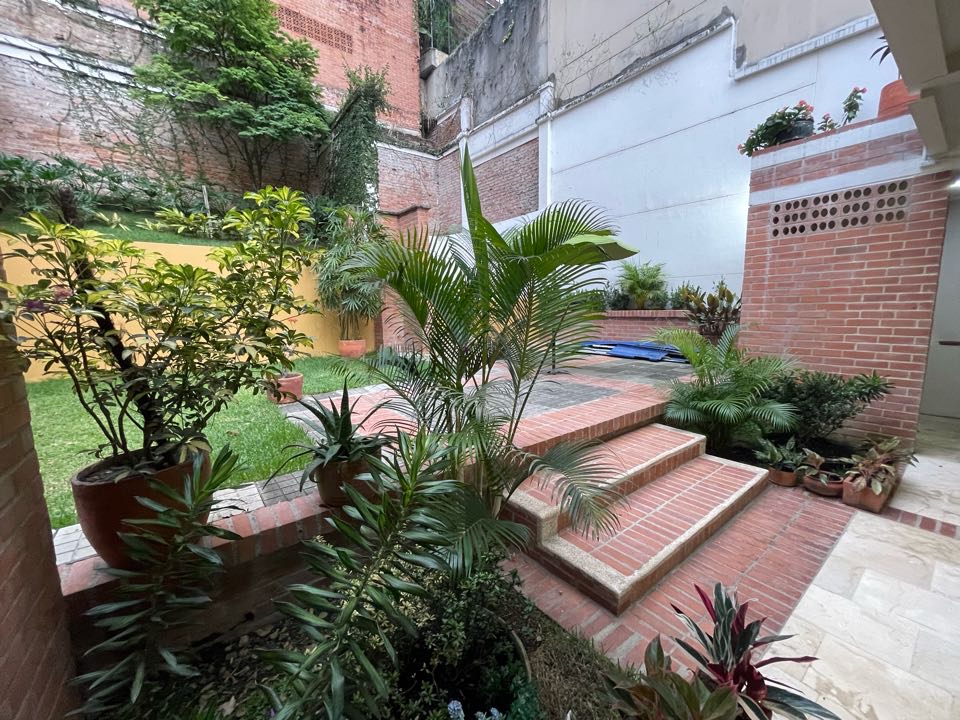 SE VENDE PROPIEDAD EN SANTA TERESITA OESTE DE CALI