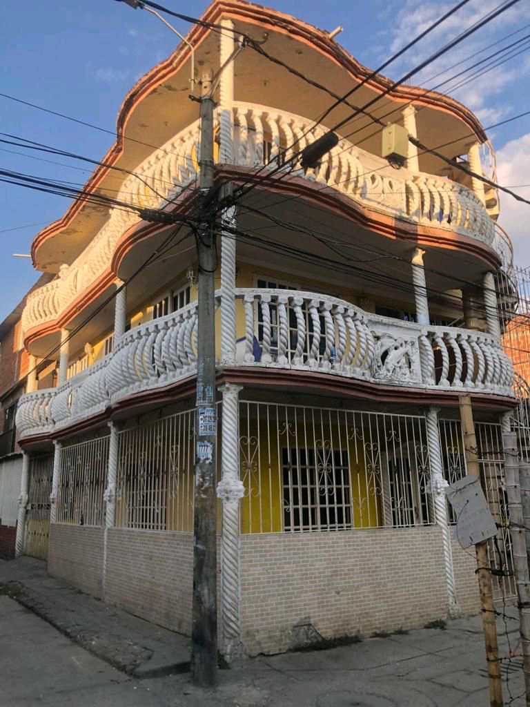Vendo casa Esquinera  en el barrio Desepaz