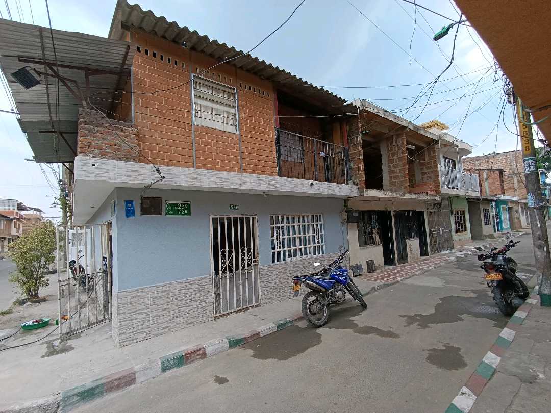 Vendo casa Esquinera en el Barrio Los Lagos