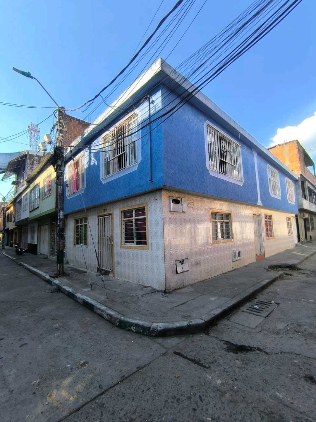 Vendo casa esquinera en el Barrio Laureano Gomez