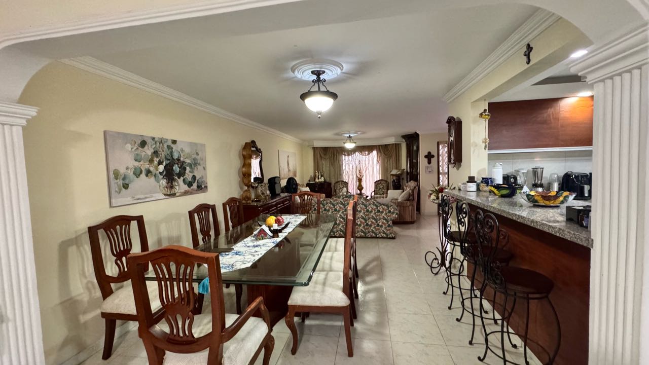 VENDO CASA QUINTAS DE DON SIMON 136m2 2 Niveles