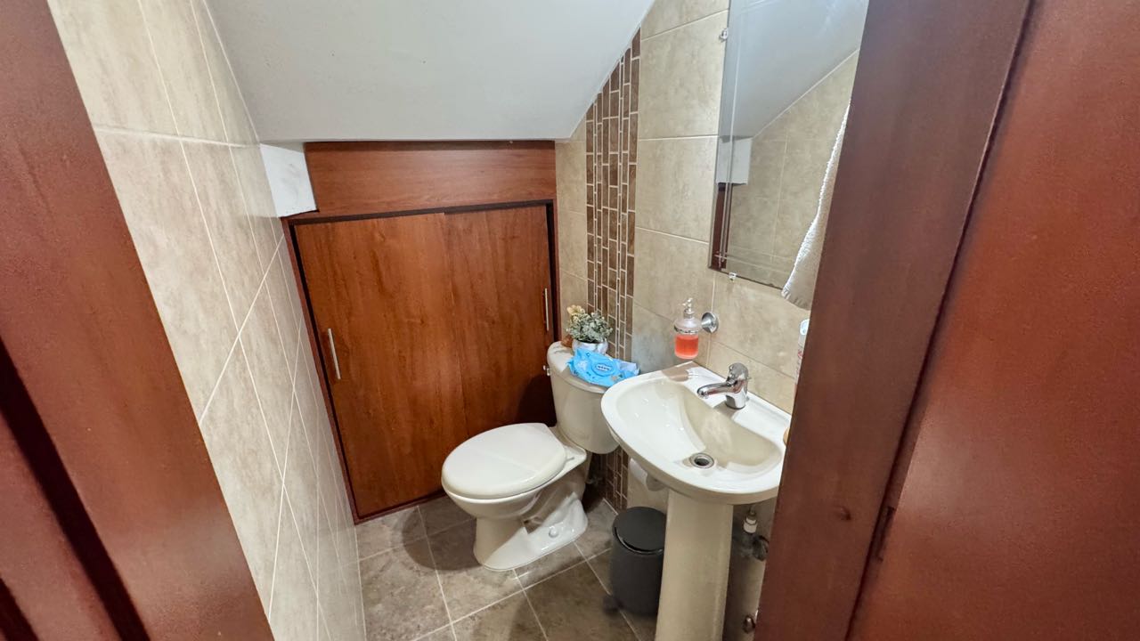 VENDO CASA QUINTAS DE DON SIMON 136m2 2 Niveles