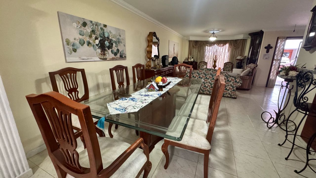 VENDO CASA QUINTAS DE DON SIMON 136m2 2 Niveles