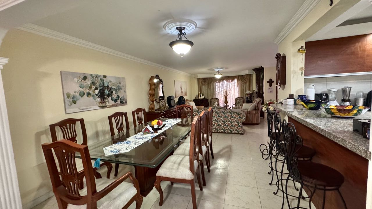 VENDO CASA QUINTAS DE DON SIMON 136m2 2 Niveles