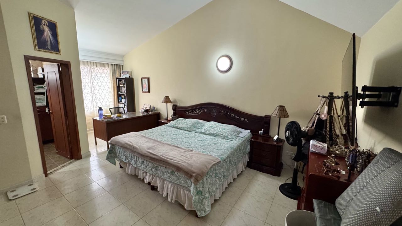 VENDO CASA QUINTAS DE DON SIMON 136m2 2 Niveles
