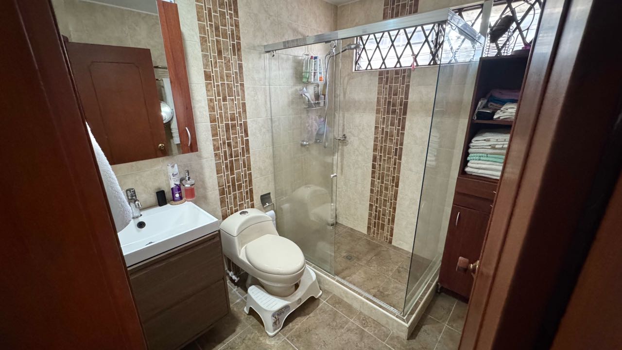 VENDO CASA QUINTAS DE DON SIMON 136m2 2 Niveles