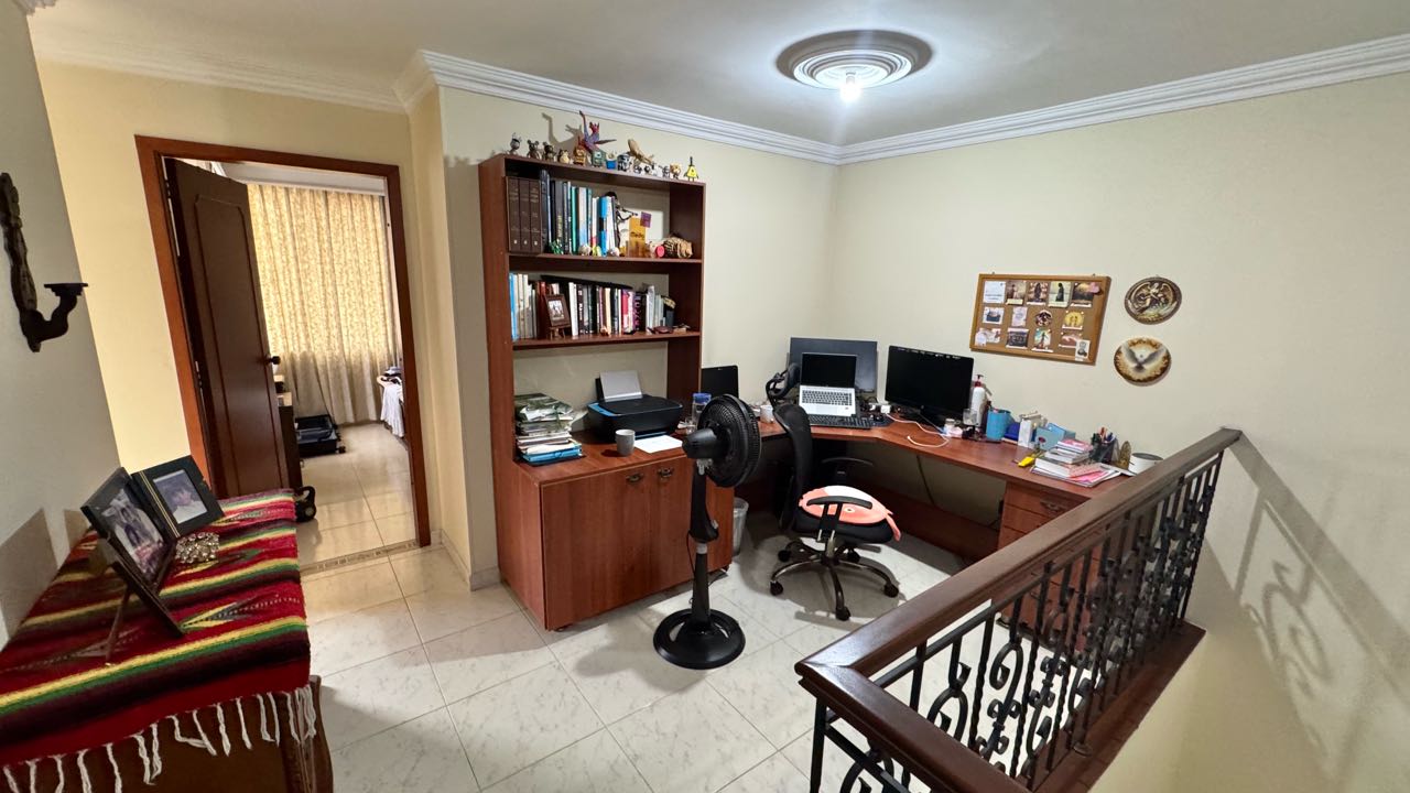 VENDO CASA QUINTAS DE DON SIMON 136m2 2 Niveles