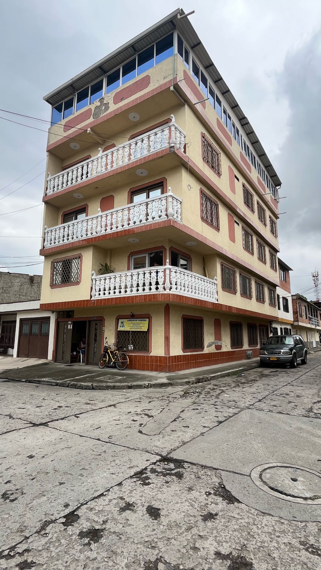 Vendo edificio 5 pisos en el barrio colon, Cali