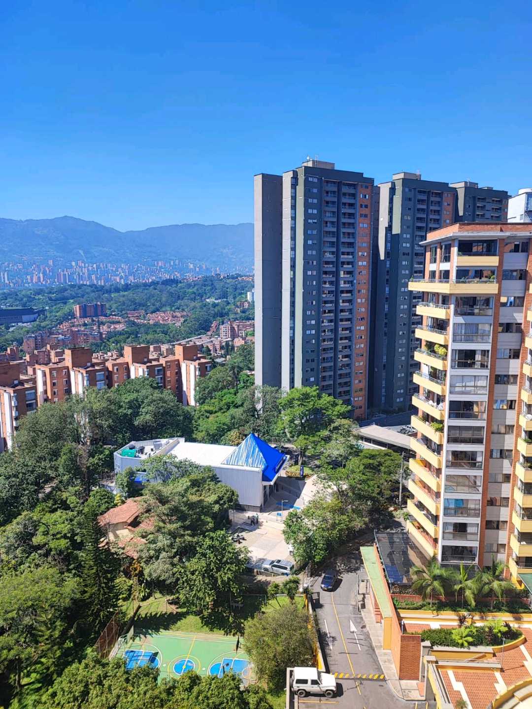VENDO ESPECTACULAR PENTHOUSE EN LOMA DE LOS BERNAL — foto 2 de 43
