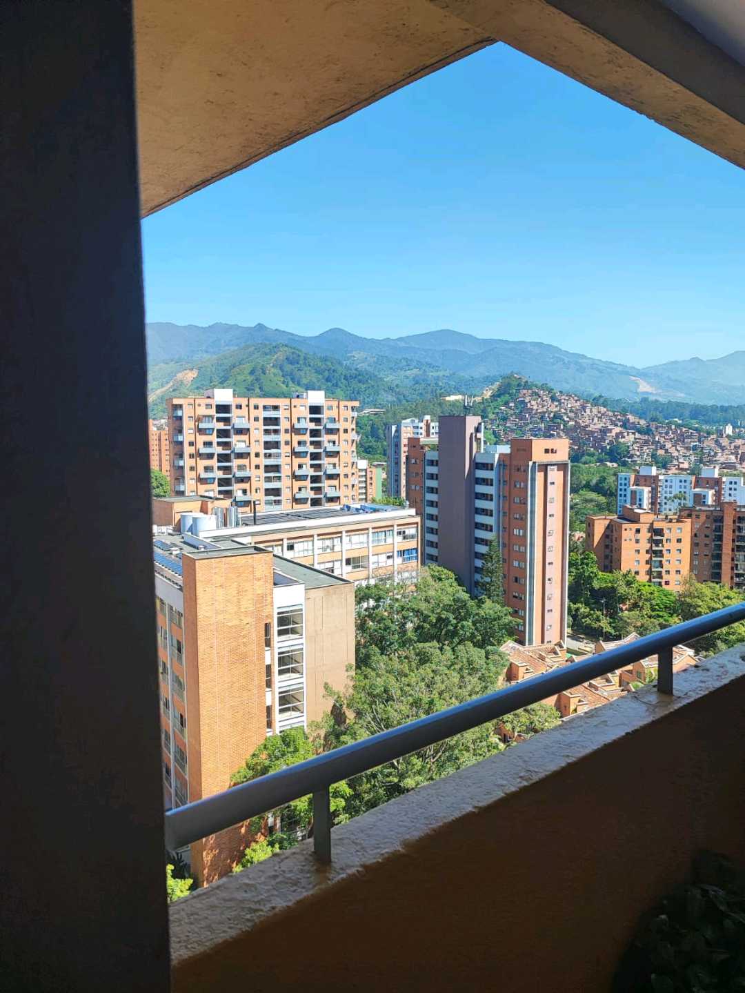 VENDO ESPECTACULAR PENTHOUSE EN LOMA DE LOS BERNAL — foto 4 de 43