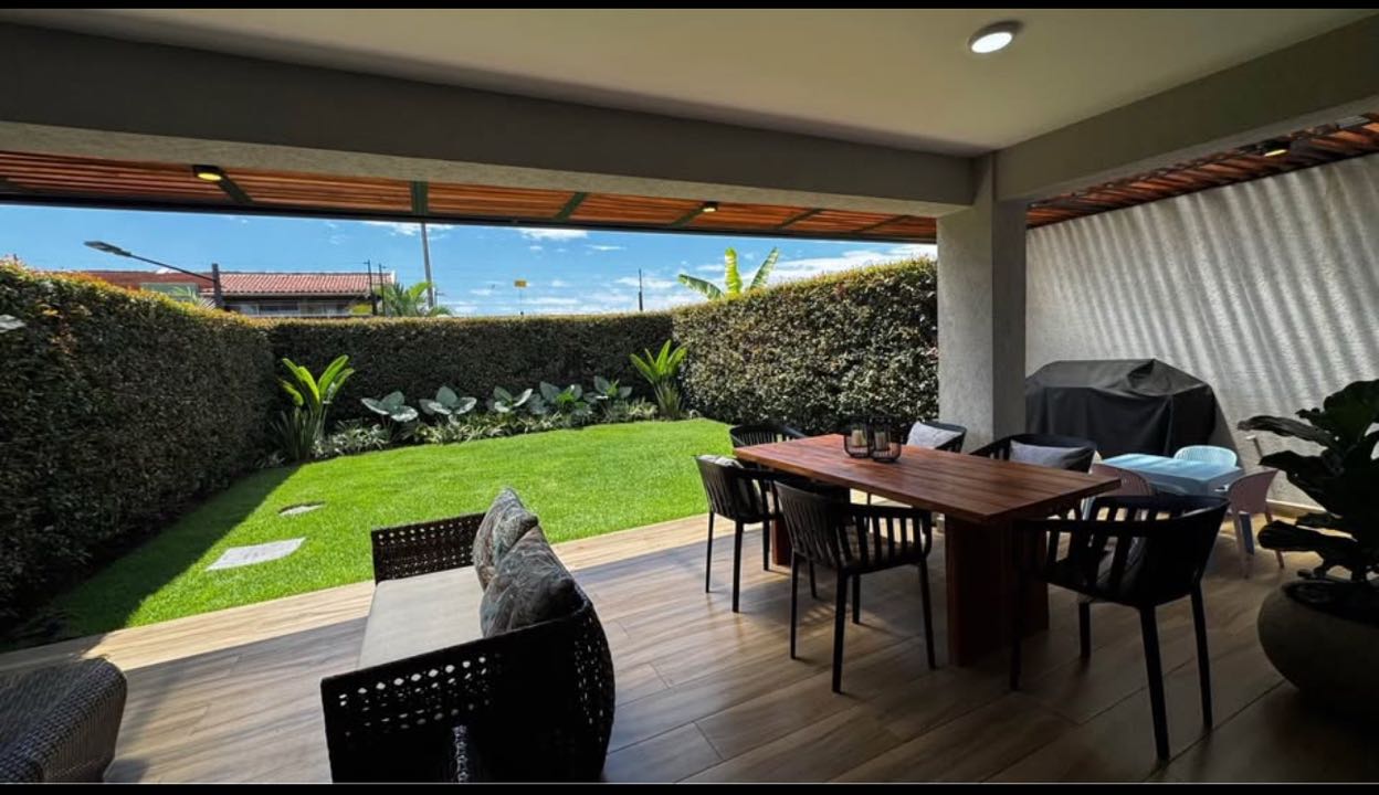 VENDO HERMOSA CASA EN ALFAGUARA CASATERRA 201m2