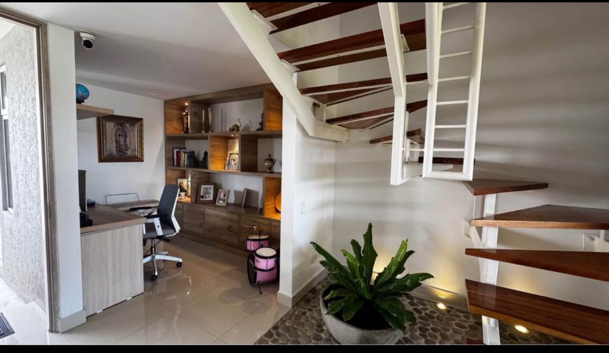 VENDO HERMOSA CASA EN ALFAGUARA CASATERRA 201m2