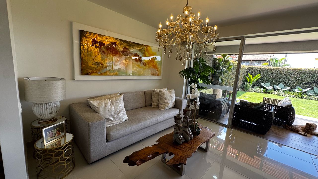 VENDO HERMOSA CASA EN ALFAGUARA CASATERRA 201m2