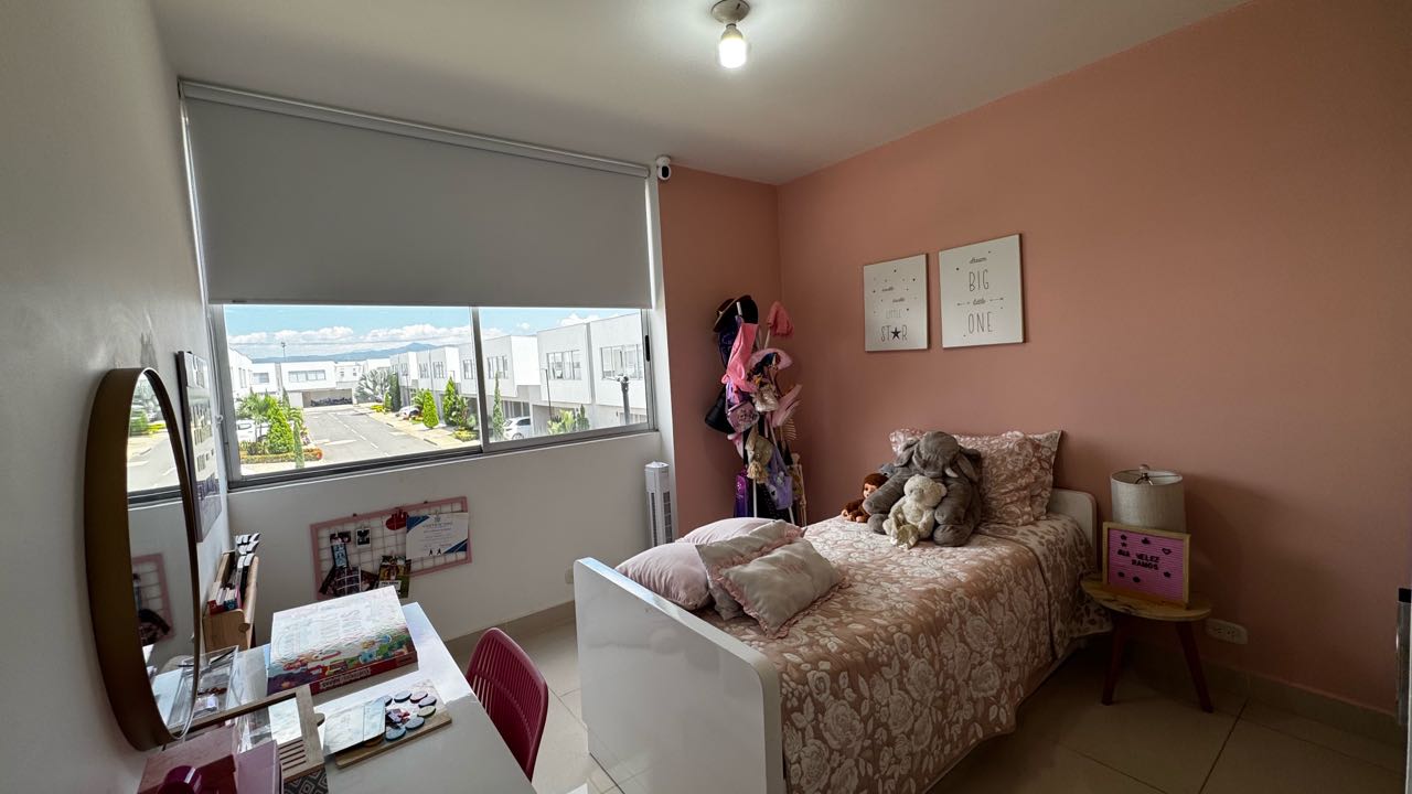VENDO HERMOSA CASA EN ALFAGUARA CASATERRA 201m2