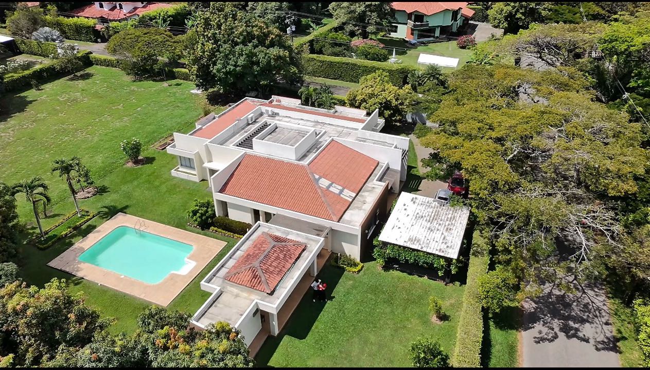 VENDO HERMOSA CASA EN LA MORADA lote 1801 430M2 casa de un solo Nivel