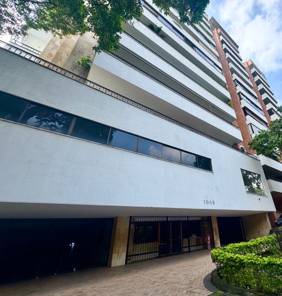 VENDO HERMOSO APARTAMENTO EN EL OESTE 403m2