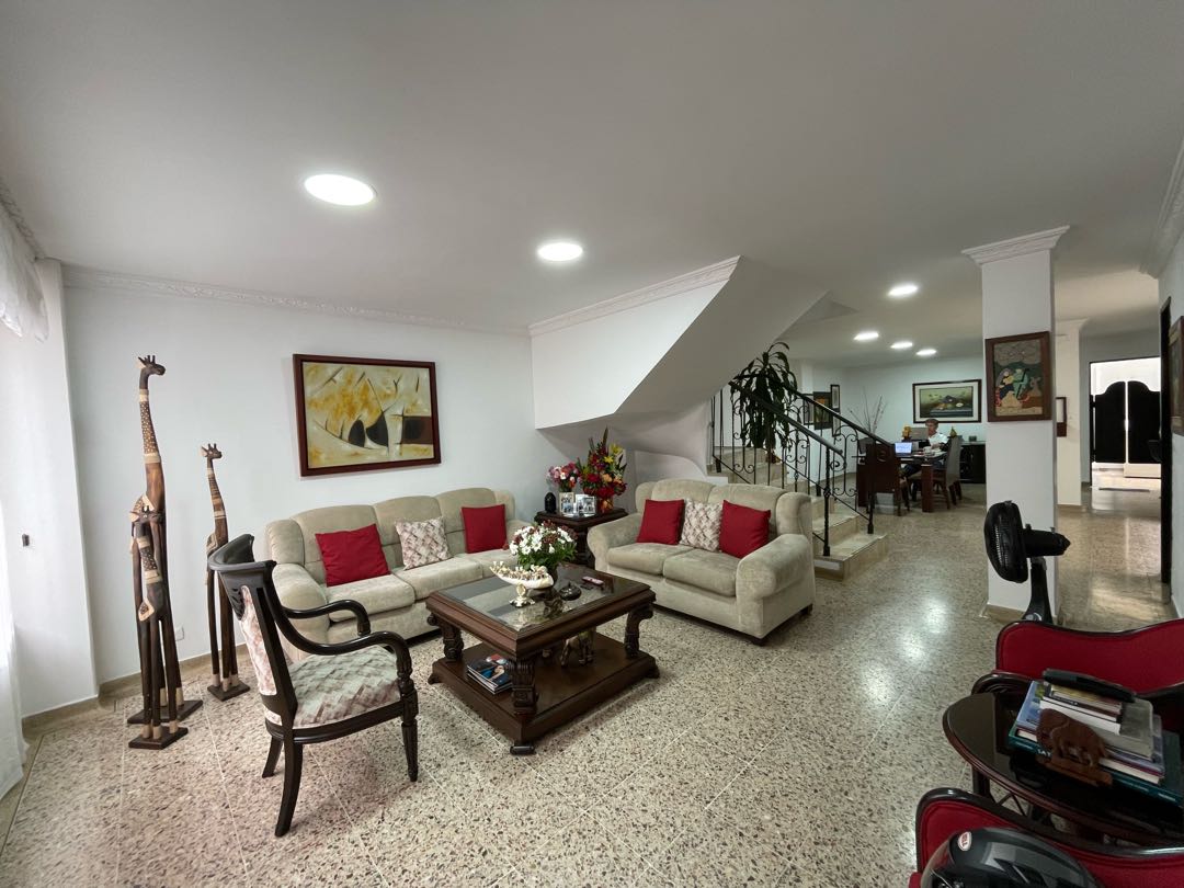 VENTA AMPLIA CASA CENTENARIO PEREIRA 234 Mts2