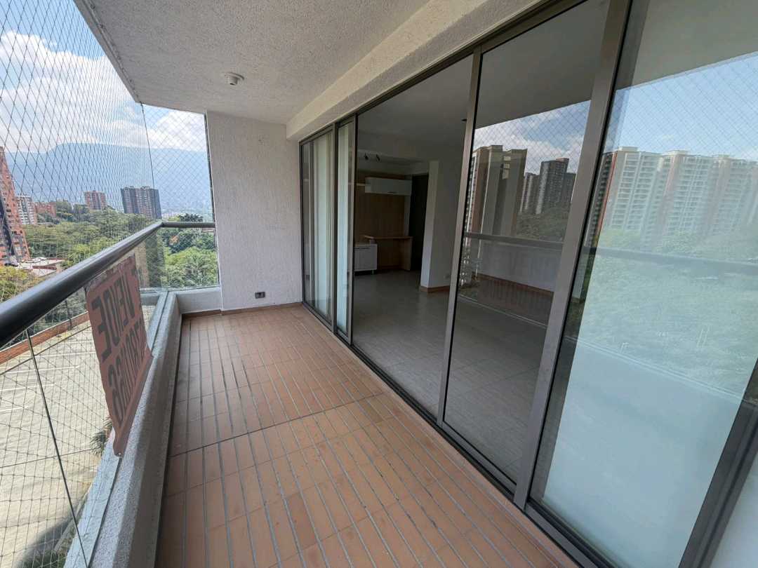Venta Apartamento Loma Los Bernal, Med, | Piso 9 | 96m² | Club House