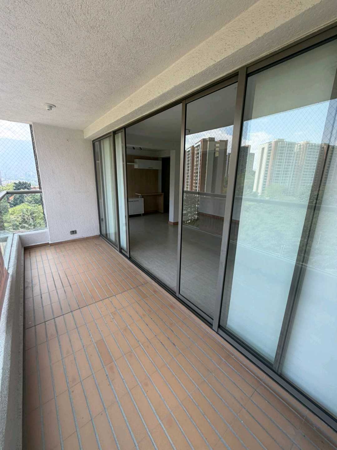 Venta Apartamento Loma Los Bernal, Med, | Piso 9 | 96m² | Club House