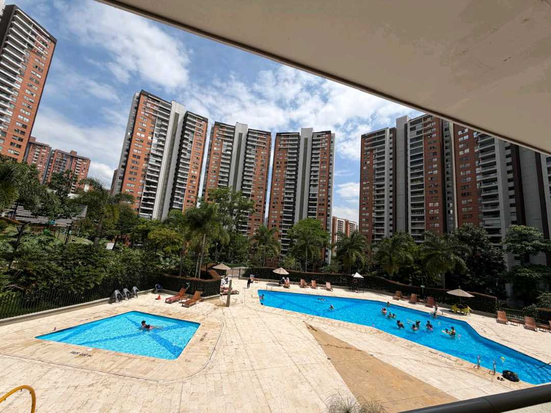 Venta Apartamento Loma Los Bernal, Med, | Piso 9 | 96m² | Club House