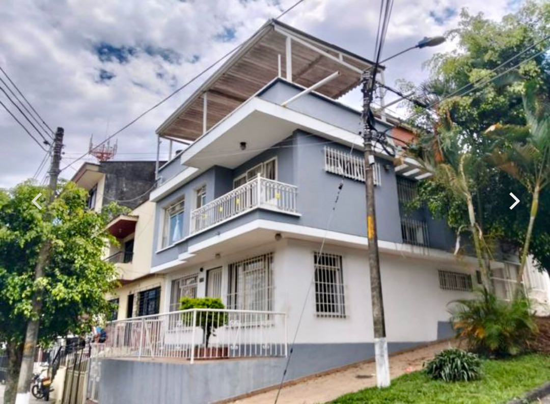 VENTA CASA ESQUINERA 3PISOS 270Mt2 CENTENARIO PEREIRA