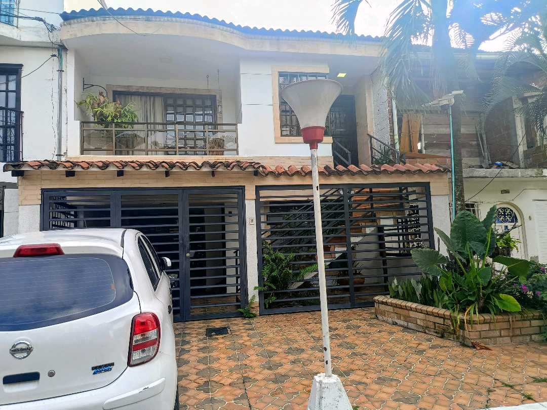 VENTA CASA BIFAMILIAR PRADOS DE ORIENTE VILLANUEVA