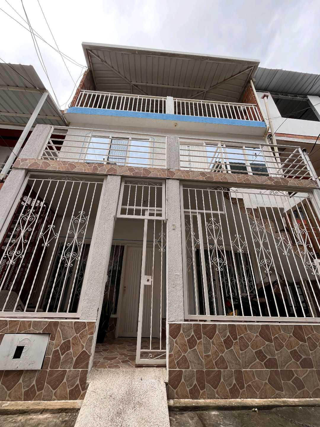 VENTA CASA BIFAMILIAR ORIENTE TALANGA 1