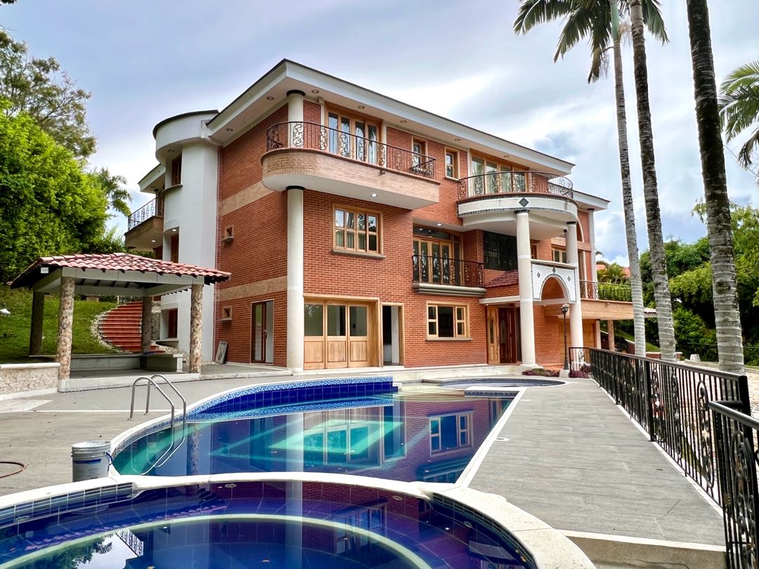 VENTA/RENTA CASA CAMPESTRE TIPO MANSION CONDOMINIO EXCLUSIVO PEREIRA