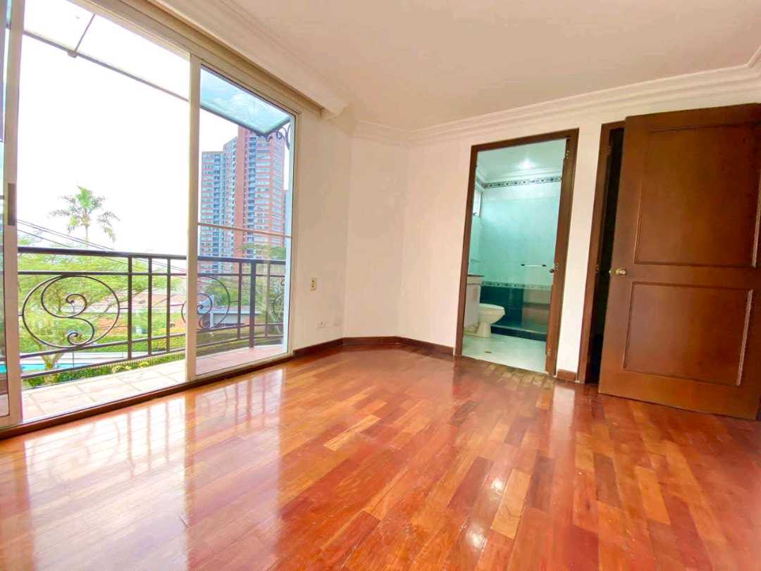 Venta casa cerca a las Palmas y transversal superior