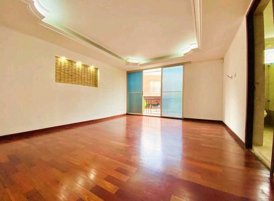 Venta casa cerca a las Palmas y transversal superior