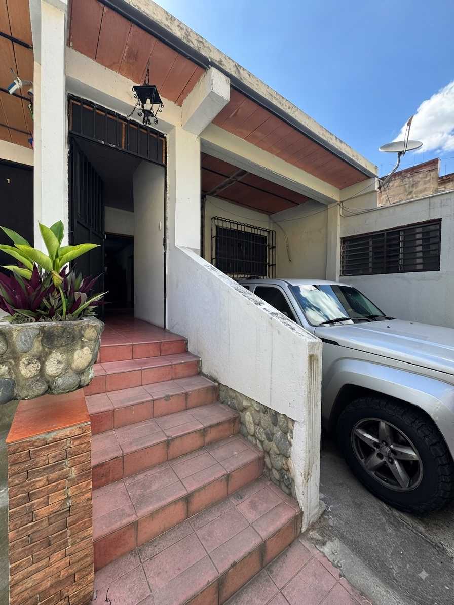 Venta Casa con local comercial turumo kc