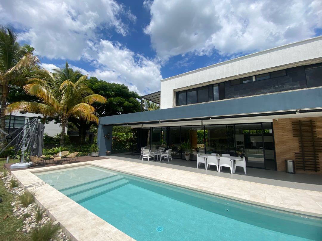 VENTA CASA DE LUJO 560 MTS2 CERRITOS PEREIRA